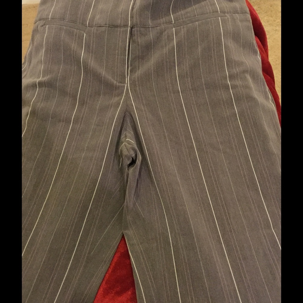 New York & Company Gray Pinstripe Pants EUC - Picture 4 of 4